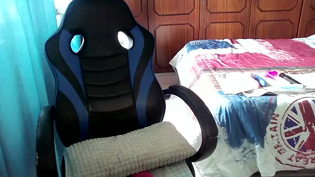 Snapshot of bunnyfox420 chatting on 10/21/25, 03:46 bunnyfox420 online show from 10/21/25, 03:46