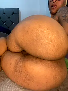 Snapshot of Charlotte_bronxxx chatting on 10/12/25, 08:30 Charlotte bronxxx online show from 10/12/25, 08:30