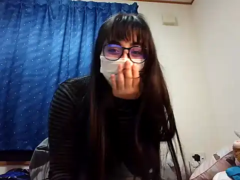 Snapshot of Sisi_cute chatting on 02/14/25, 05:25 Sisi cute online show from 02/14/25, 05:25