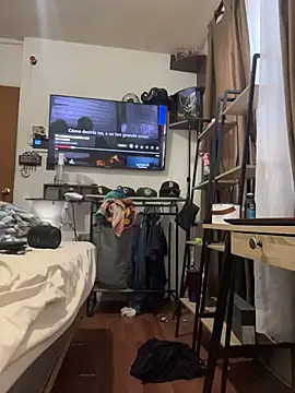 Snapshot of paullliliu chatting on 10/13/25, 01:33 paullliliu online show from 10/13/25, 01:33