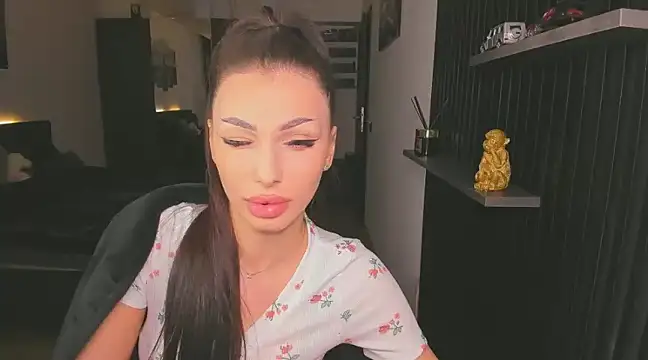 Snapshot of HelenShawn chatting on 01/28/25, 12:36 HelenShawn online show from 01/28/25, 12:36