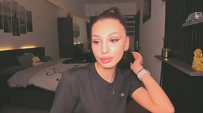 Snapshot of HelenShawn chatting on 02/03/25, 02:36 HelenShawn online show from 02/03/25, 02:36