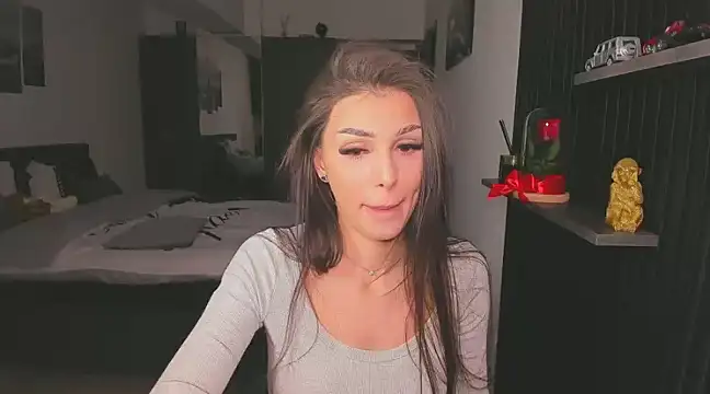 Snapshot of HelenShawn chatting on 02/13/25, 12:02 HelenShawn online show from 02/13/25, 12:02