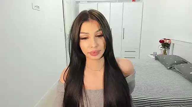 Snapshot of HelenShawn chatting on 02/15/25, 12:04 HelenShawn online show from 02/15/25, 12:04