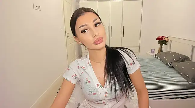 Snapshot of HelenShawn chatting on 02/18/25, 10:14 HelenShawn online show from 02/18/25, 10:14