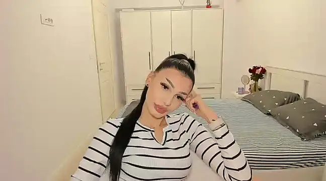 Snapshot of HelenShawn chatting on 02/21/25, 02:28 HelenShawn online show from 02/21/25, 02:28