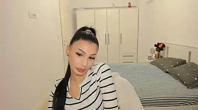 Snapshot of HelenShawn chatting on 02/21/25, 10:15 HelenShawn online show from 02/21/25, 10:15