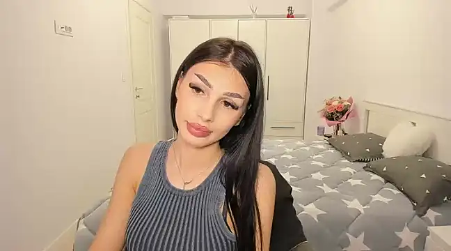 Snapshot of HelenShawn chatting on 02/25/25, 03:31 HelenShawn online show from 02/25/25, 03:31