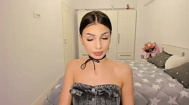 Snapshot of HelenShawn chatting on 02/25/25, 09:46 HelenShawn online show from 02/25/25, 09:46