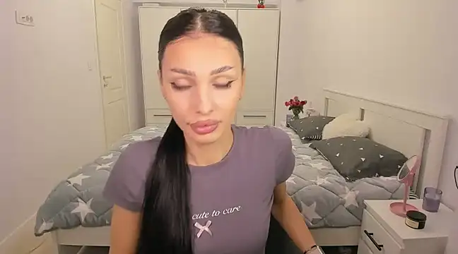 Snapshot of HelenShawn chatting on 03/04/25, 10:27 HelenShawn online show from 03/04/25, 10:27