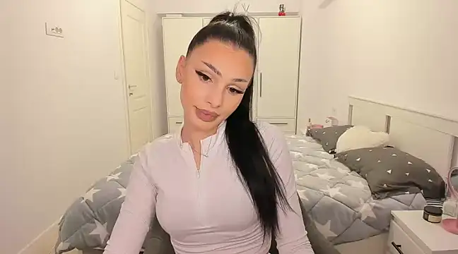 Snapshot of HelenShawn chatting on 03/13/25, 08:43 HelenShawn online show from 03/13/25, 08:43