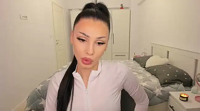 Snapshot of HelenShawn chatting on 03/14/25, 01:48 HelenShawn online show from 03/14/25, 01:48