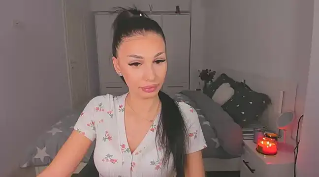 Snapshot of HelenShawn chatting on 03/23/25, 01:53 HelenShawn online show from 03/23/25, 01:53