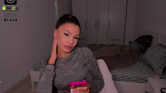 Snapshot of HelenShawn chatting on 09/25/25, 07:34 HelenShawn online show from 09/25/25, 07:34