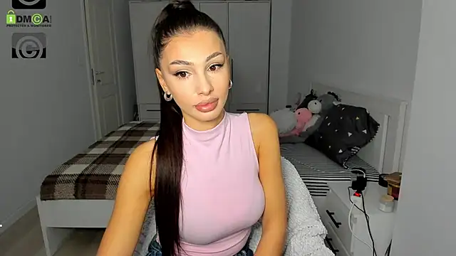 Snapshot of HelenShawn chatting on 10/31/25, 09:27 HelenShawn online show from 10/31/25, 09:27