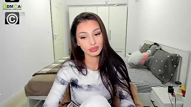 Snapshot of HelenShawn chatting on 11/09/25, 09:46 HelenShawn online show from 11/09/25, 09:46