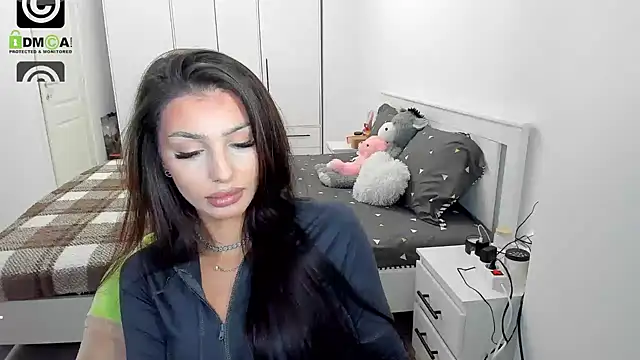 Snapshot of HelenShawn chatting on 12/03/25, 09:24 HelenShawn online show from 12/03/25, 09:24