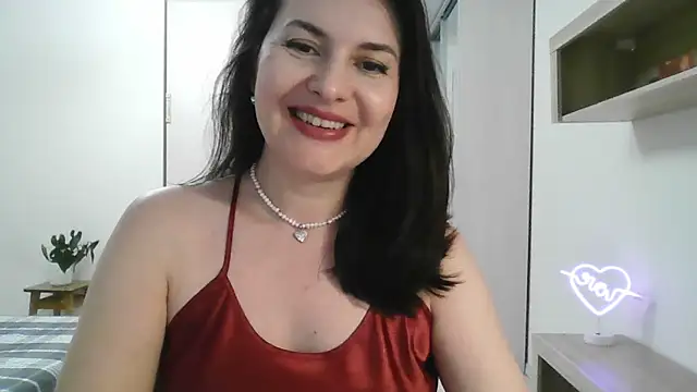 Victoria Glam online show from 02/07/25, 12:42