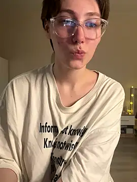 Molli Luv online show from 10/17/25, 05:48