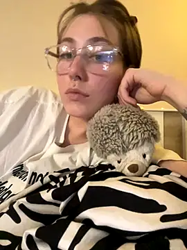 Molli Luv online show from 10/19/25, 01:23