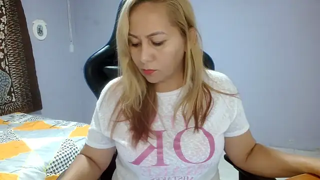 Snapshot of mariana0x chatting on 03/04/25, 06:18 mariana0x online show from 03/04/25, 06:18