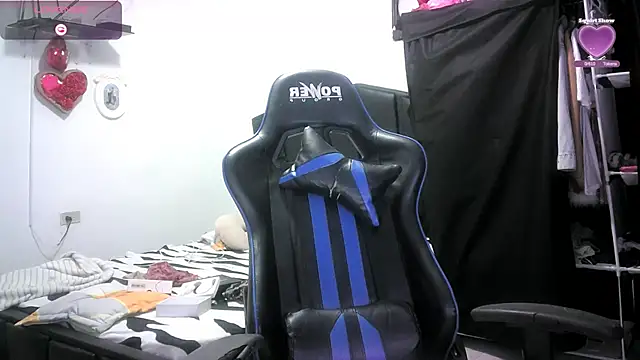 Snapshot of mariana0x chatting on 10/22/25, 07:57 mariana0x online show from 10/22/25, 07:57