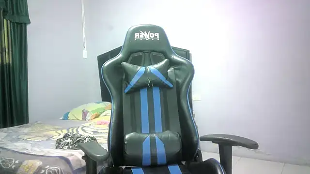 Snapshot of mariana0x chatting on 11/23/25, 06:19 mariana0x online show from 11/23/25, 06:19