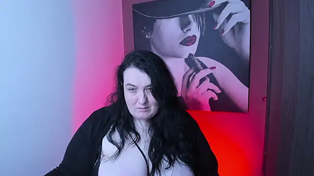 Snapshot of QueenOfHaze chatting on 11/15/25, 07:43 QueenOfHaze online show from 11/15/25, 07:43