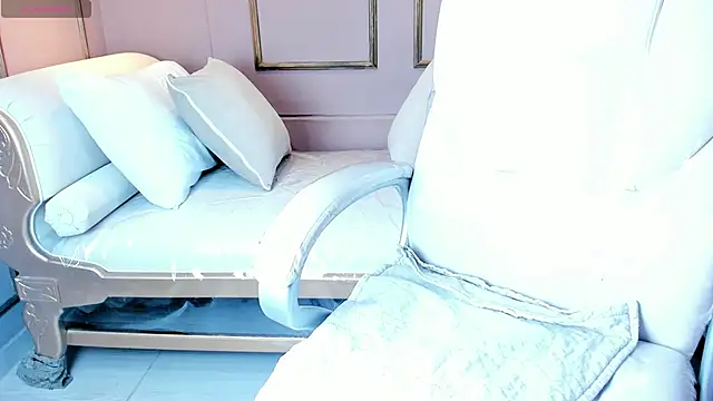 ZoeySnow online show from 11/28/25, 12:19