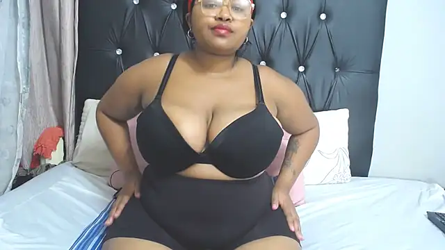 Snapshot of Chubbyvette chatting on 02/19/25, 10:12 Chubbyvette online show from 02/19/25, 10:12