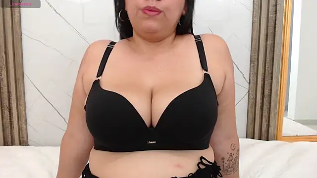 Snapshot of AmmyPike1 chatting on 03/12/25, 06:22 AmmyPike1 online show from 03/12/25, 06:22