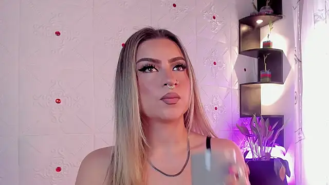 Snapshot of Valka_praskov chatting on 10/22/25, 01:33 Valka praskov online show from 10/22/25, 01:33