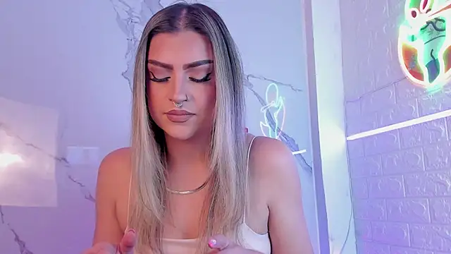 Snapshot of Valka_praskov chatting on 10/25/25, 01:29 Valka praskov online show from 10/25/25, 01:29