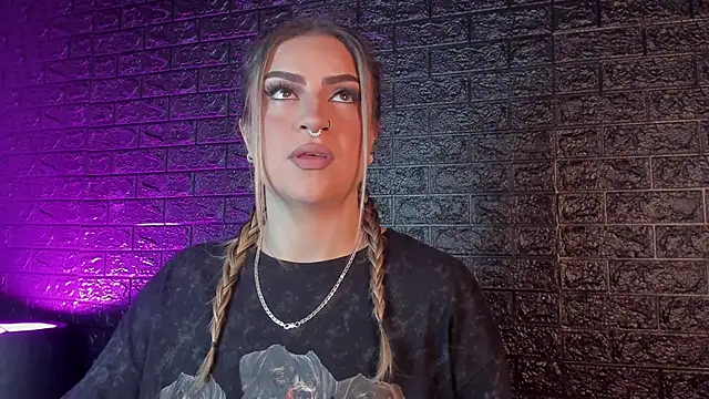 Snapshot of Valka_praskov chatting on 11/15/25, 01:18 Valka praskov online show from 11/15/25, 01:18