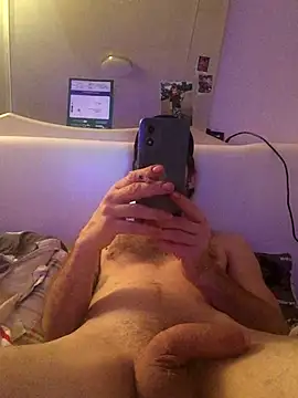 Snapshot of Pilote19 chatting on 11/28/25, 12:35 Pilote19 online show from 11/28/25, 12:35