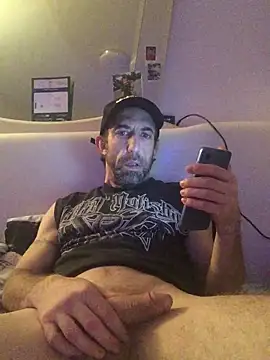 Snapshot of Pilote19 chatting on 11/28/25, 06:43 Pilote19 online show from 11/28/25, 06:43