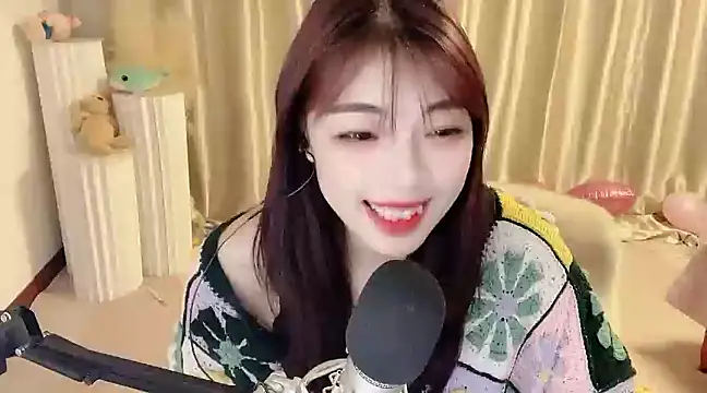Snapshot of Song_99 chatting on 02/06/25, 05:46 Song 99 online show from 02/06/25, 05:46