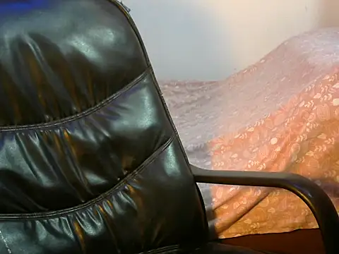 Snapshot of shutup_ chatting on 02/07/25, 04:03 shutup online show from 02/07/25, 04:03