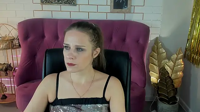 Snapshot of EmiliaBedy chatting on 02/02/25, 09:19 EmiliaBedy online show from 02/02/25, 09:19