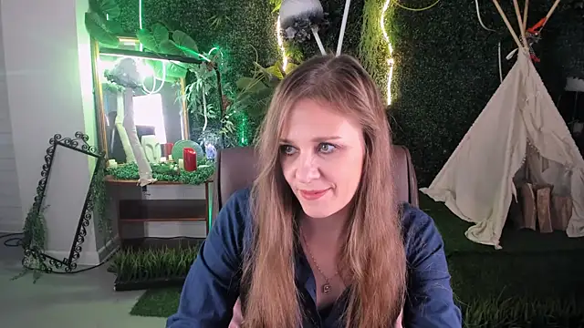 Snapshot of EmiliaBedy chatting on 02/05/25, 09:15 EmiliaBedy online show from 02/05/25, 09:15