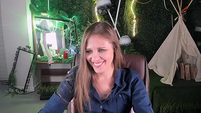 Snapshot of EmiliaBedy chatting on 02/05/25, 12:17 EmiliaBedy online show from 02/05/25, 12:17