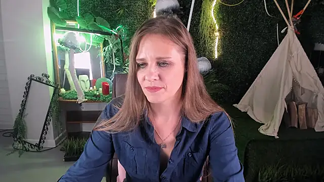 Snapshot of EmiliaBedy chatting on 02/05/25, 03:20 EmiliaBedy online show from 02/05/25, 03:20