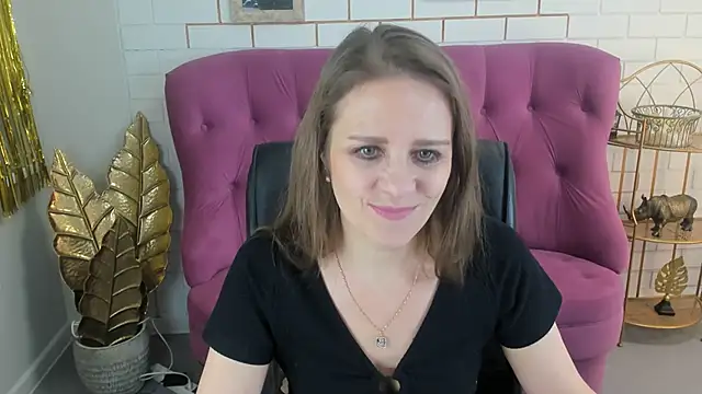 Snapshot of EmiliaBedy chatting on 02/06/25, 09:11 EmiliaBedy online show from 02/06/25, 09:11