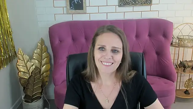 Snapshot of EmiliaBedy chatting on 02/06/25, 03:20 EmiliaBedy online show from 02/06/25, 03:20