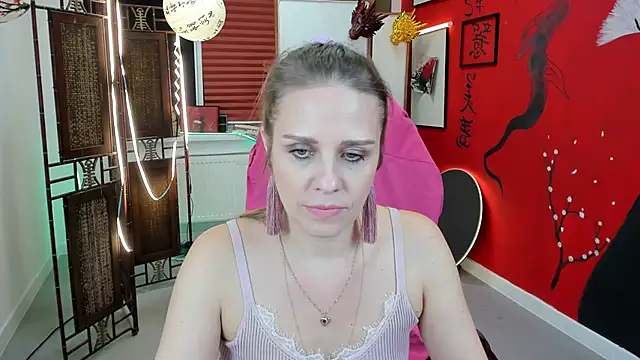 Snapshot of EmiliaBedy chatting on 02/07/25, 12:06 EmiliaBedy online show from 02/07/25, 12:06