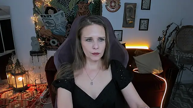 Snapshot of EmiliaBedy chatting on 02/13/25, 12:11 EmiliaBedy online show from 02/13/25, 12:11