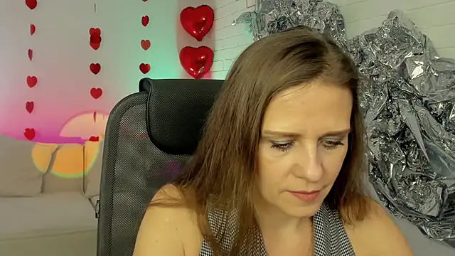 Snapshot of EmiliaBedy chatting on 02/18/25, 09:10 EmiliaBedy online show from 02/18/25, 09:10