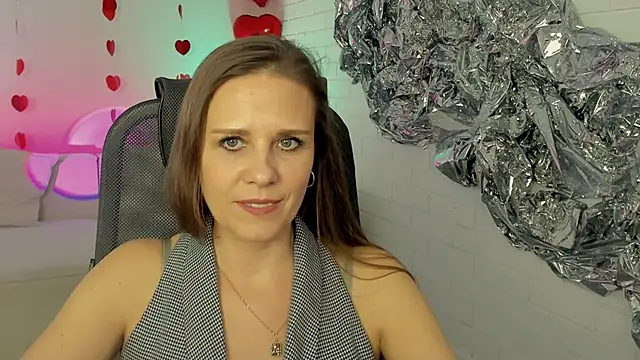 Snapshot of EmiliaBedy chatting on 02/18/25, 12:17 EmiliaBedy online show from 02/18/25, 12:17