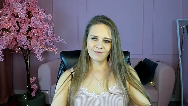 Snapshot of EmiliaBedy chatting on 02/24/25, 12:16 EmiliaBedy online show from 02/24/25, 12:16