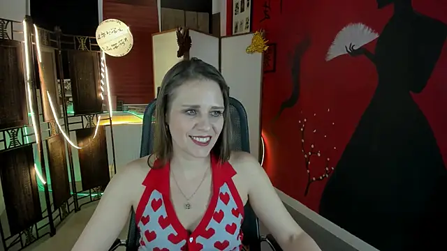 Snapshot of EmiliaBedy chatting on 03/04/25, 03:15 EmiliaBedy online show from 03/04/25, 03:15